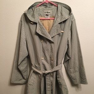 Super cute Vintage L.L. Bean women’s rain coat!